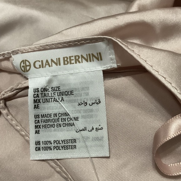 Giani Bernini Women's Satin Capelet Evening Wrap with Closure. NWT Nude Color - Picture 7 of 7